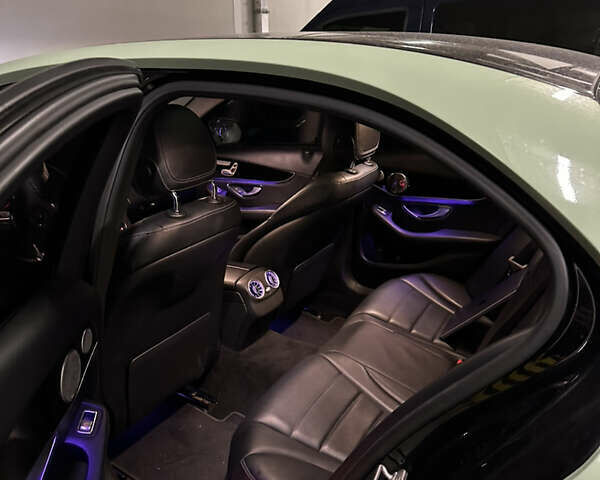 Черный Мерседес Ц-Класс, объемом двигателя 1.99 л и пробегом 211 тыс. км за 20000 $, фото 1 на Automoto.ua