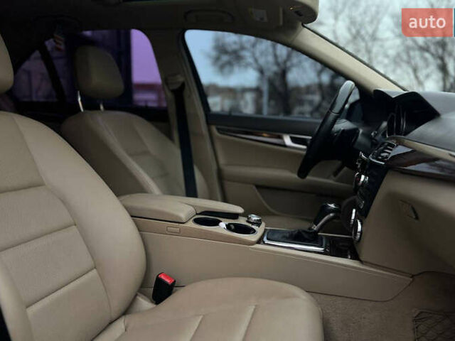 Чорний Мерседес Ц-Клас, об'ємом двигуна 3.5 л та пробігом 153 тис. км за 11999 $, фото 18 на Automoto.ua