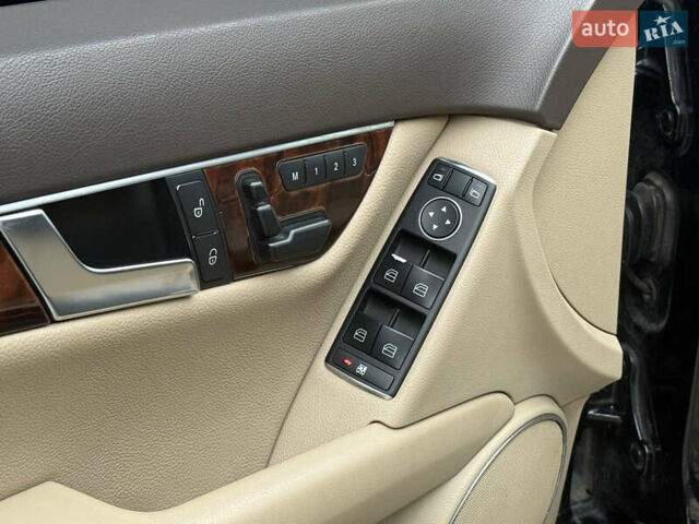 Чорний Мерседес Ц-Клас, об'ємом двигуна 1.8 л та пробігом 165 тис. км за 7999 $, фото 8 на Automoto.ua