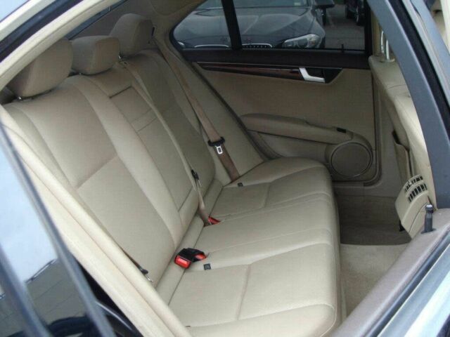 Чорний Мерседес Ц-Клас, об'ємом двигуна 3.5 л та пробігом 89 тис. км за 7600 $, фото 9 на Automoto.ua