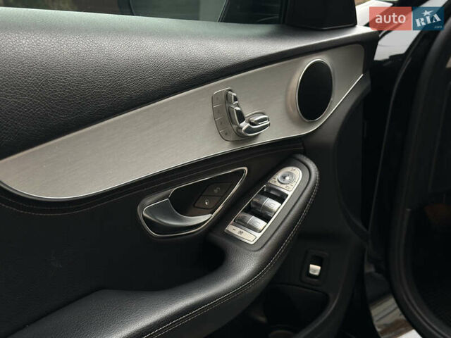 Чорний Мерседес Ц-Клас, об'ємом двигуна 2 л та пробігом 150 тис. км за 15950 $, фото 31 на Automoto.ua