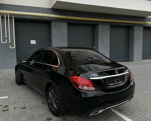 Чорний Мерседес Ц-Клас, об'ємом двигуна 2 л та пробігом 150 тис. км за 15950 $, фото 3 на Automoto.ua