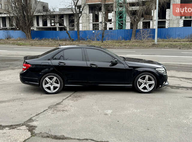 Черный Мерседес Ц-Класс, объемом двигателя 1.8 л и пробегом 160 тыс. км за 7999 $, фото 2 на Automoto.ua