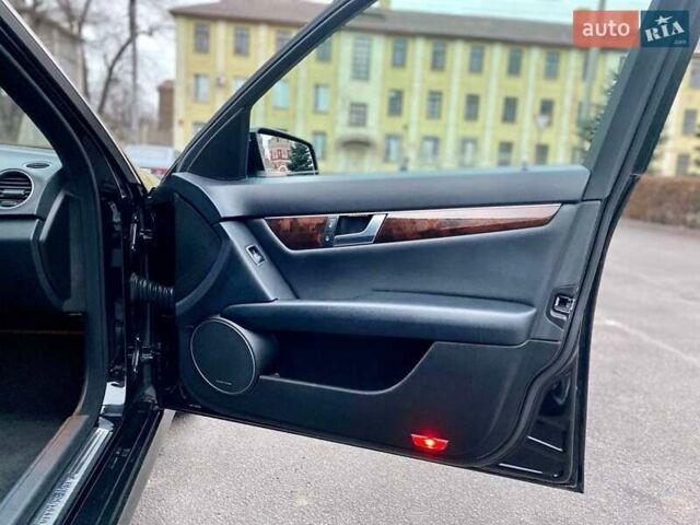 Чорний Мерседес Ц-Клас, об'ємом двигуна 1.8 л та пробігом 123 тис. км за 14500 $, фото 8 на Automoto.ua
