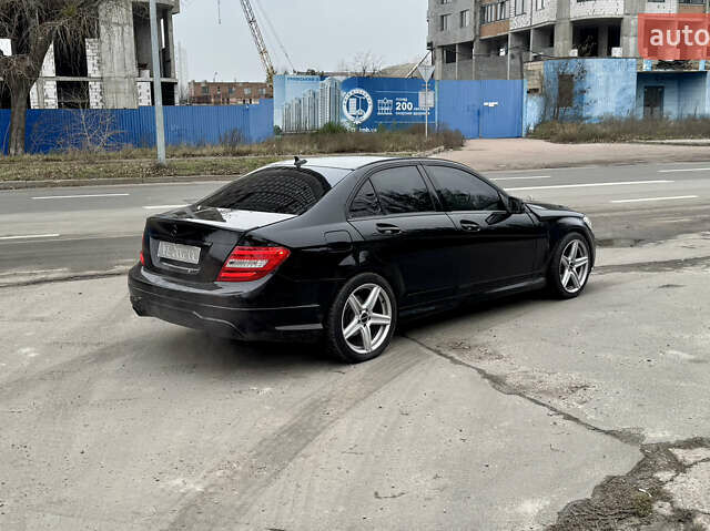 Черный Мерседес Ц-Класс, объемом двигателя 1.8 л и пробегом 160 тыс. км за 7999 $, фото 3 на Automoto.ua