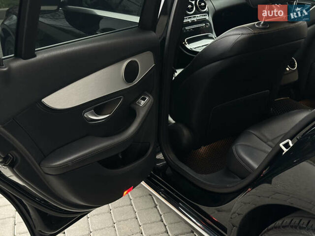 Чорний Мерседес Ц-Клас, об'ємом двигуна 2 л та пробігом 150 тис. км за 15950 $, фото 39 на Automoto.ua