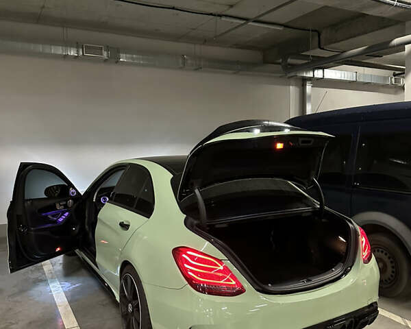 Черный Мерседес Ц-Класс, объемом двигателя 1.99 л и пробегом 211 тыс. км за 20000 $, фото 5 на Automoto.ua