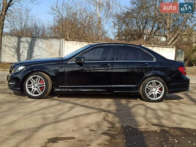 Черный Мерседес Ц-Класс, объемом двигателя 3.5 л и пробегом 153 тыс. км за 13500 $, фото 2 на Automoto.ua
