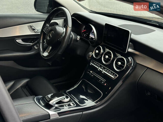 Чорний Мерседес Ц-Клас, об'ємом двигуна 2 л та пробігом 150 тис. км за 15950 $, фото 44 на Automoto.ua