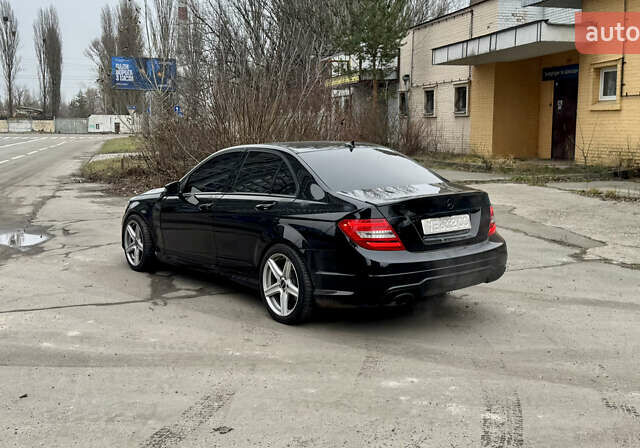 Черный Мерседес Ц-Класс, объемом двигателя 1.8 л и пробегом 160 тыс. км за 7999 $, фото 4 на Automoto.ua