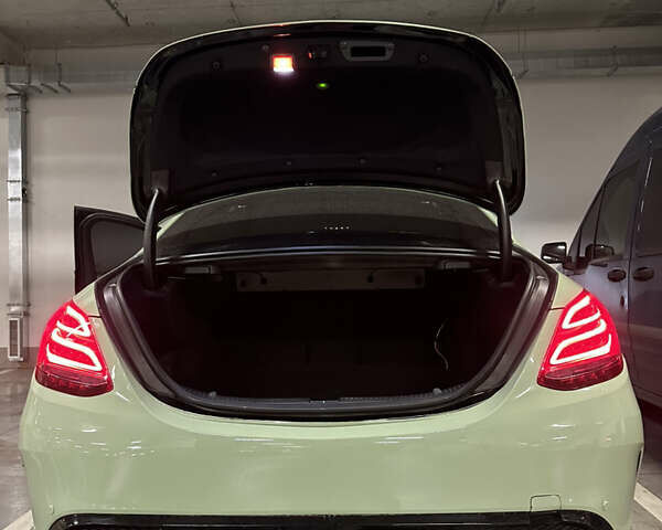 Черный Мерседес Ц-Класс, объемом двигателя 1.99 л и пробегом 211 тыс. км за 20000 $, фото 3 на Automoto.ua