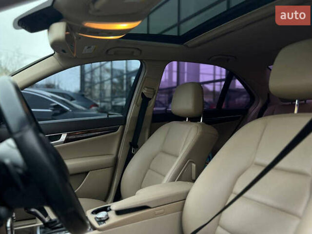 Чорний Мерседес Ц-Клас, об'ємом двигуна 3.5 л та пробігом 153 тис. км за 11999 $, фото 9 на Automoto.ua