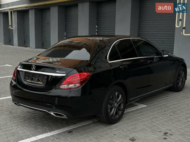 Чорний Мерседес Ц-Клас, об'ємом двигуна 2 л та пробігом 150 тис. км за 15950 $, фото 2 на Automoto.ua