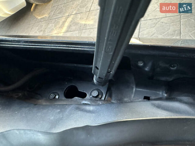 Черный Мерседес Ц-Класс, объемом двигателя 2 л и пробегом 199 тыс. км за 19800 $, фото 62 на Automoto.ua