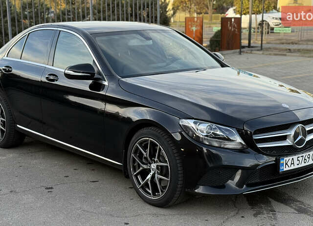 Чорний Мерседес Ц-Клас, об'ємом двигуна 1.99 л та пробігом 170 тис. км за 16500 $, фото 1 на Automoto.ua