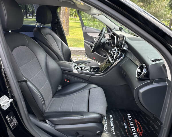 Черный Мерседес Ц-Класс, объемом двигателя 1.6 л и пробегом 232 тыс. км за 18777 $, фото 19 на Automoto.ua