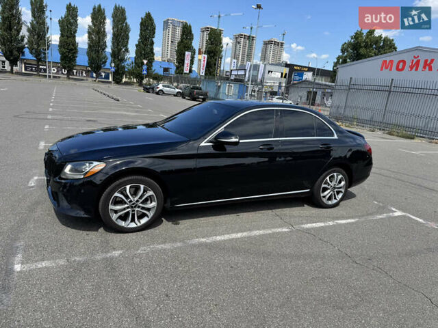 Чорний Мерседес Ц-Клас, об'ємом двигуна 1.99 л та пробігом 125 тис. км за 17500 $, фото 1 на Automoto.ua