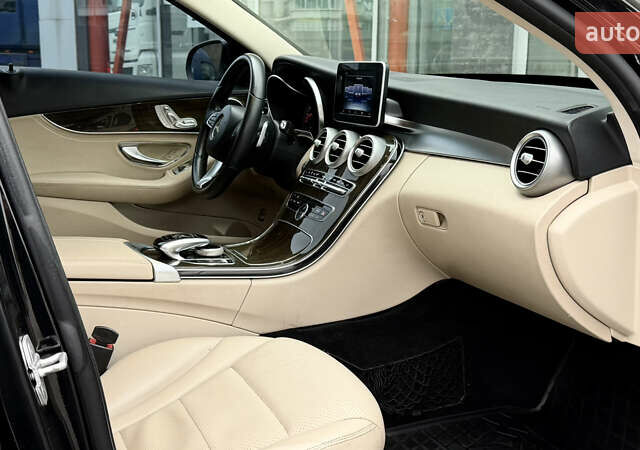 Черный Мерседес Ц-Класс, объемом двигателя 1.99 л и пробегом 235 тыс. км за 19500 $, фото 16 на Automoto.ua