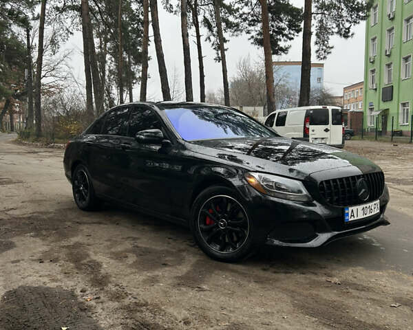 Черный Мерседес Ц-Класс, объемом двигателя 1.99 л и пробегом 190 тыс. км за 16999 $, фото 1 на Automoto.ua