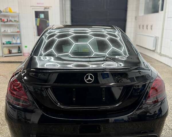 Чорний Мерседес Ц-Клас, об'ємом двигуна 3 л та пробігом 130 тис. км за 25000 $, фото 2 на Automoto.ua