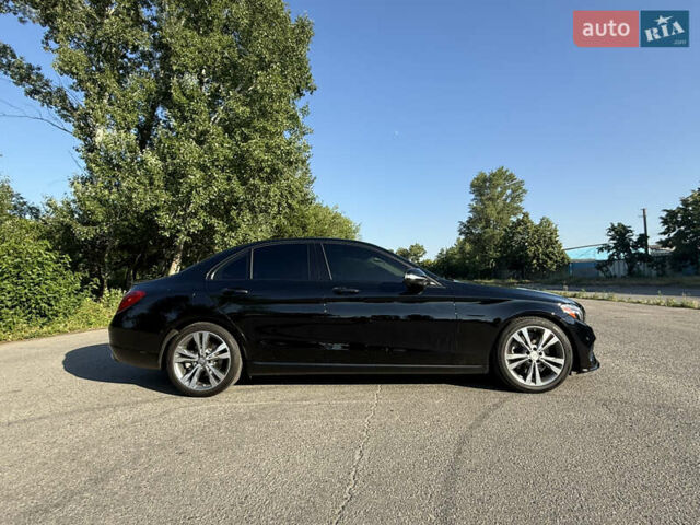 Черный Мерседес Ц-Класс, объемом двигателя 1.99 л и пробегом 70 тыс. км за 20000 $, фото 6 на Automoto.ua