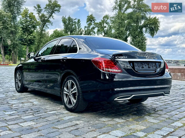 Черный Мерседес Ц-Класс, объемом двигателя 1.6 л и пробегом 232 тыс. км за 18777 $, фото 102 на Automoto.ua