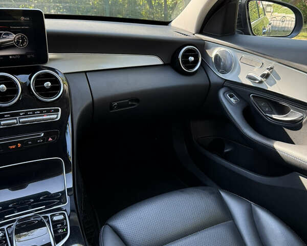 Черный Мерседес Ц-Класс, объемом двигателя 2 л и пробегом 170 тыс. км за 18500 $, фото 24 на Automoto.ua