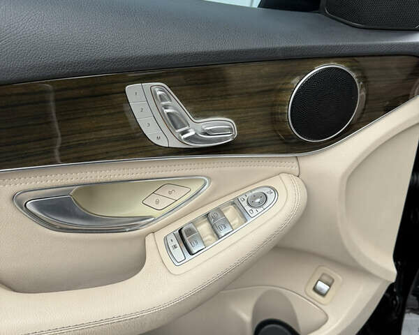 Чорний Мерседес Ц-Клас, об'ємом двигуна 1.99 л та пробігом 235 тис. км за 14999 $, фото 23 на Automoto.ua