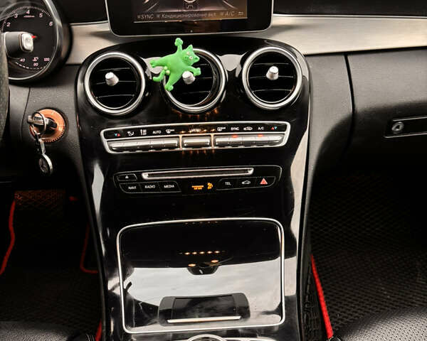 Мерседес Ц-Класс 2015 в Львове на Automoto.ua Черный Мерседес Ц-Класс, объемом двигателя 1.99 л и пробегом 180 тыс. км за 15800 $, фото 24 на Automoto.ua