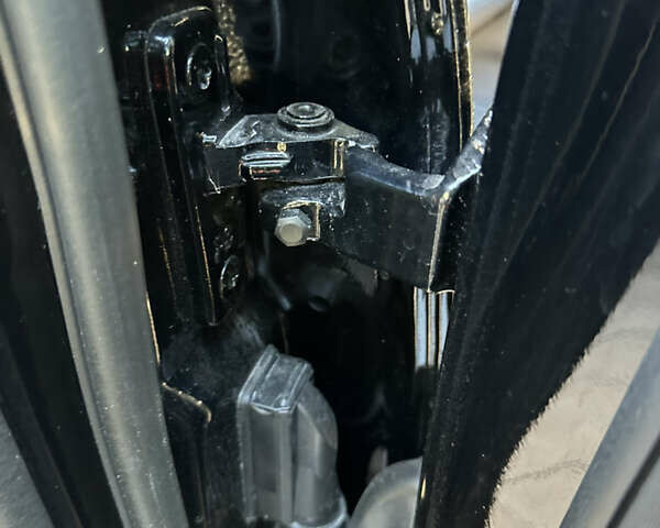 Черный Мерседес Ц-Класс, объемом двигателя 2 л и пробегом 199 тыс. км за 19800 $, фото 63 на Automoto.ua