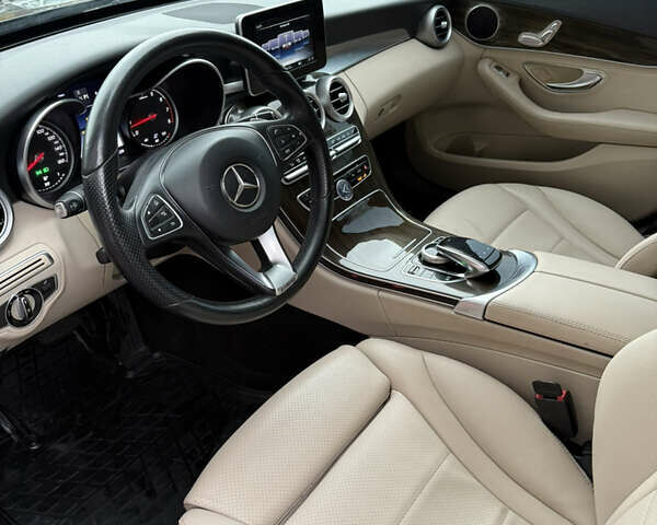 Чорний Мерседес Ц-Клас, об'ємом двигуна 1.99 л та пробігом 235 тис. км за 14999 $, фото 8 на Automoto.ua