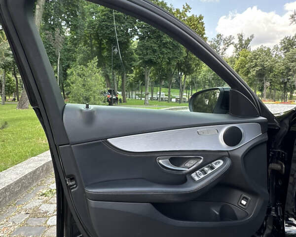 Черный Мерседес Ц-Класс, объемом двигателя 1.6 л и пробегом 232 тыс. км за 18777 $, фото 11 на Automoto.ua