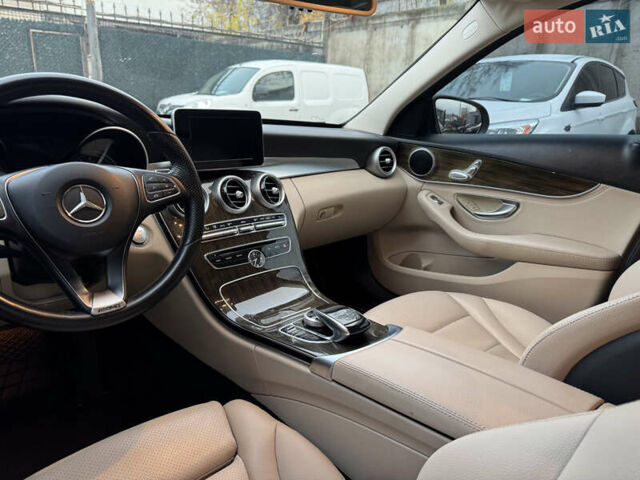 Черный Мерседес Ц-Класс, объемом двигателя 2 л и пробегом 235 тыс. км за 15000 $, фото 16 на Automoto.ua