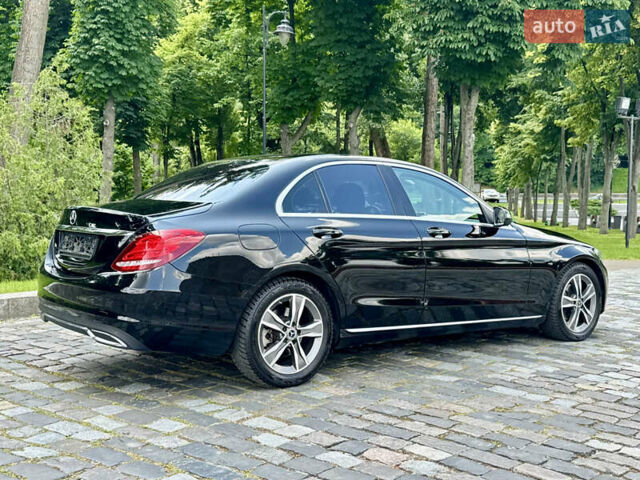 Черный Мерседес Ц-Класс, объемом двигателя 1.6 л и пробегом 232 тыс. км за 18777 $, фото 109 на Automoto.ua
