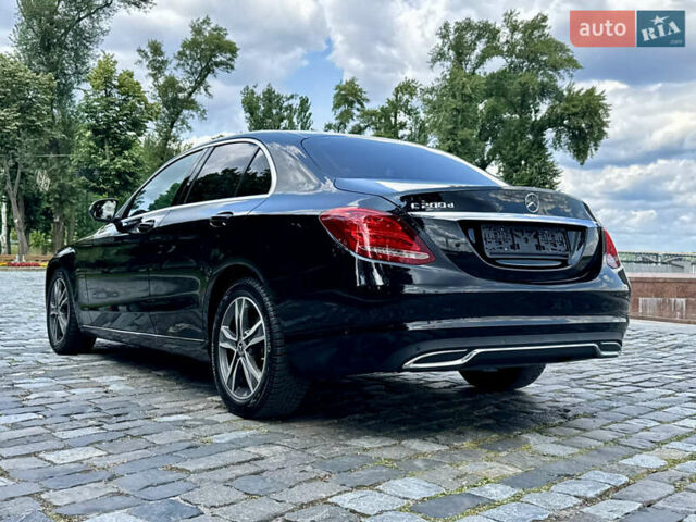 Черный Мерседес Ц-Класс, объемом двигателя 1.6 л и пробегом 232 тыс. км за 18777 $, фото 103 на Automoto.ua