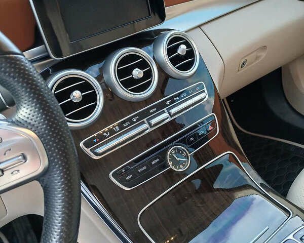 Черный Мерседес Ц-Класс, объемом двигателя 1.99 л и пробегом 117 тыс. км за 20700 $, фото 21 на Automoto.ua