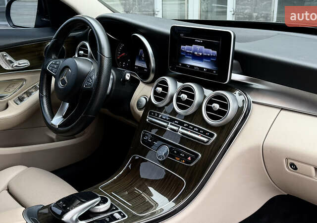 Черный Мерседес Ц-Класс, объемом двигателя 1.99 л и пробегом 235 тыс. км за 19500 $, фото 19 на Automoto.ua