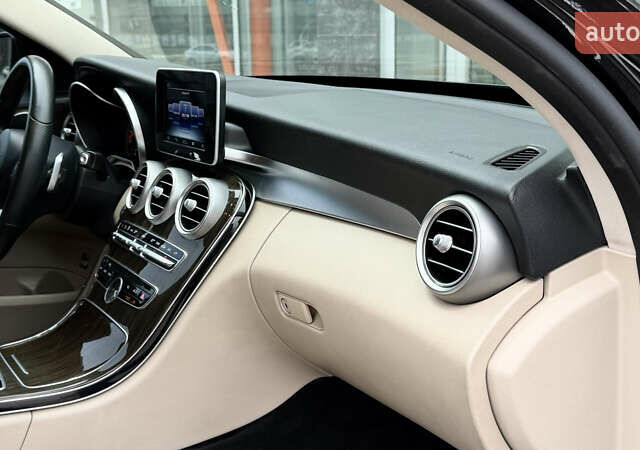 Черный Мерседес Ц-Класс, объемом двигателя 1.99 л и пробегом 235 тыс. км за 19500 $, фото 17 на Automoto.ua