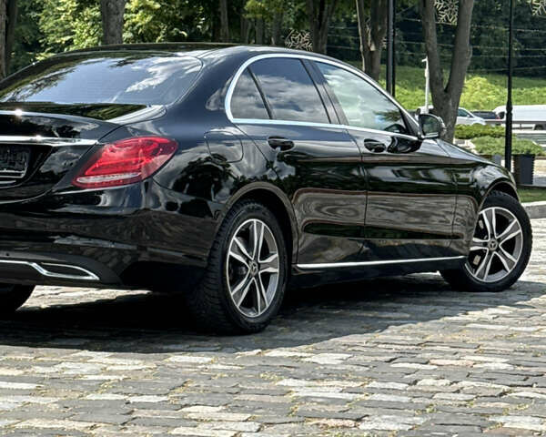 Черный Мерседес Ц-Класс, объемом двигателя 1.6 л и пробегом 232 тыс. км за 18777 $, фото 91 на Automoto.ua