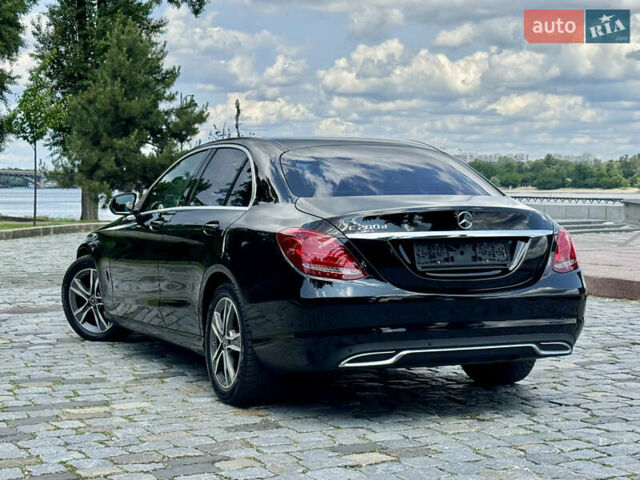 Черный Мерседес Ц-Класс, объемом двигателя 1.6 л и пробегом 232 тыс. км за 18777 $, фото 2 на Automoto.ua