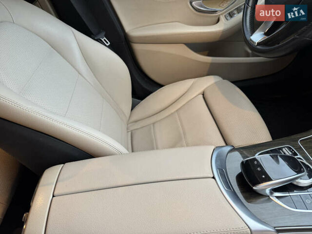 Черный Мерседес Ц-Класс, объемом двигателя 2 л и пробегом 235 тыс. км за 15000 $, фото 20 на Automoto.ua