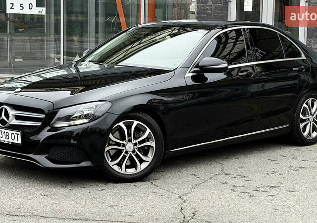 Черный Мерседес Ц-Класс, объемом двигателя 1.99 л и пробегом 235 тыс. км за 19500 $, фото 6 на Automoto.ua