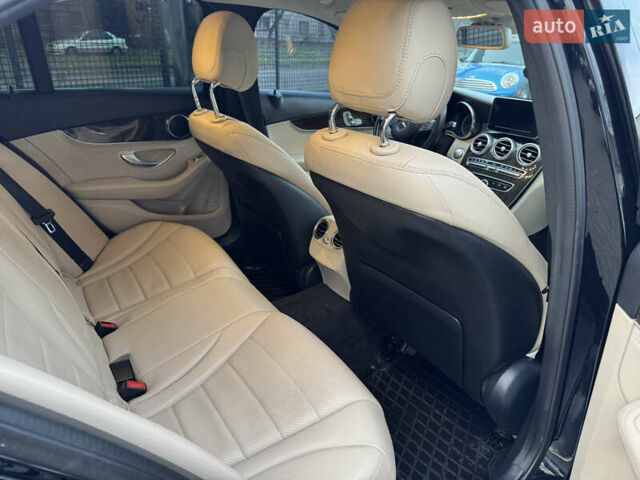 Черный Мерседес Ц-Класс, объемом двигателя 2 л и пробегом 235 тыс. км за 15000 $, фото 12 на Automoto.ua