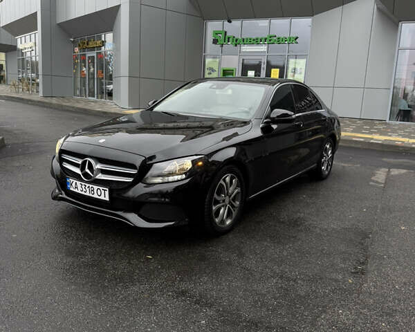 Чорний Мерседес Ц-Клас, об'ємом двигуна 1.99 л та пробігом 235 тис. км за 14999 $, фото 1 на Automoto.ua