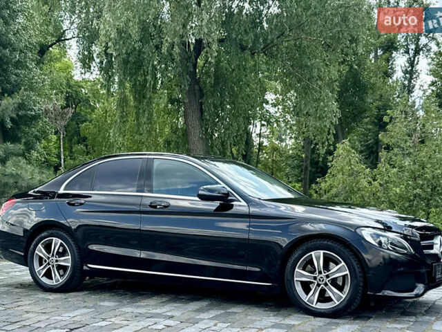Черный Мерседес Ц-Класс, объемом двигателя 1.6 л и пробегом 232 тыс. км за 18777 $, фото 115 на Automoto.ua