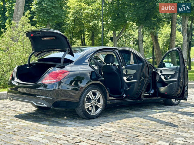 Черный Мерседес Ц-Класс, объемом двигателя 1.6 л и пробегом 232 тыс. км за 18777 $, фото 37 на Automoto.ua