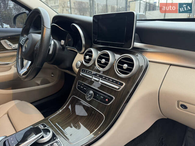 Черный Мерседес Ц-Класс, объемом двигателя 2 л и пробегом 235 тыс. км за 15000 $, фото 21 на Automoto.ua