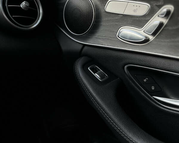 Чорний Мерседес Ц-Клас, об'ємом двигуна 2 л та пробігом 74 тис. км за 18600 $, фото 5 на Automoto.ua