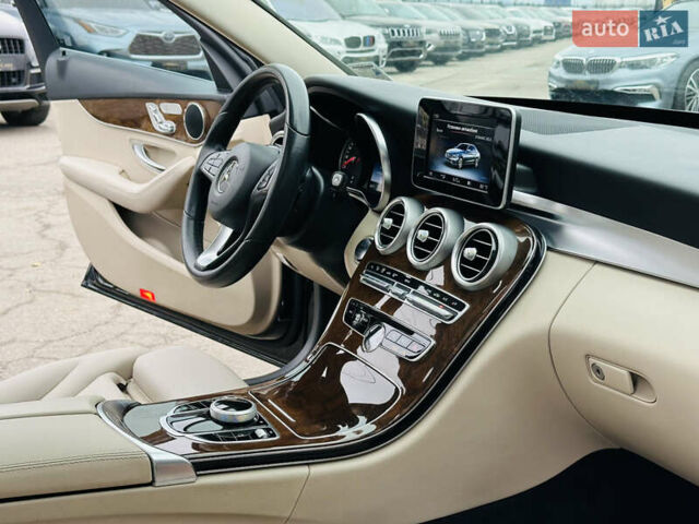 Чорний Мерседес Ц-Клас, об'ємом двигуна 2 л та пробігом 117 тис. км за 17500 $, фото 23 на Automoto.ua