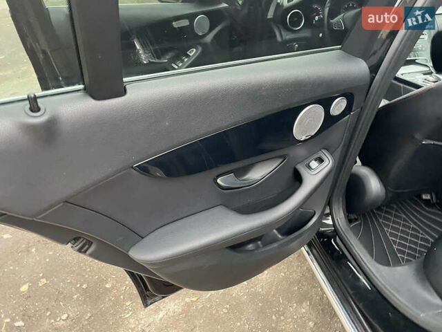 Черный Мерседес Ц-Класс, объемом двигателя 2.14 л и пробегом 340 тыс. км за 18999 $, фото 20 на Automoto.ua